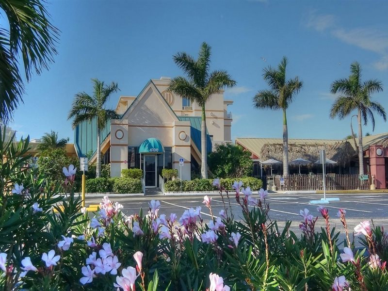 Hilton Garden Inn St Pete Beach (ex. Howard Johnson St Petersburg Beach Resort) in St. Petersburg!