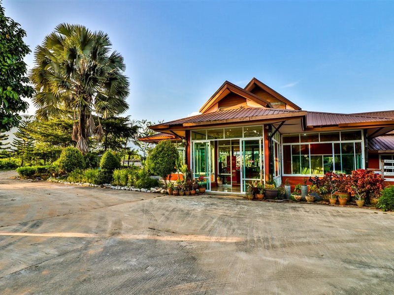 OYO 416 Golden Nakara Resort Maesai