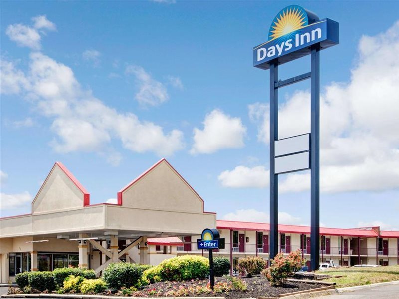 Days Inn Knoxville West in Knoxville!