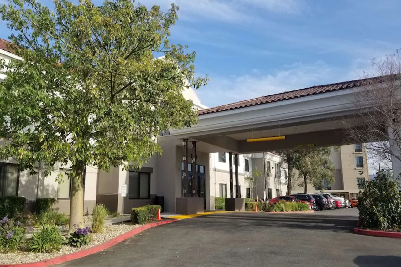 Best Western Valencia/Six Flags Inn & Suites (ex Holiday Inn Express) in Santa Clarita!