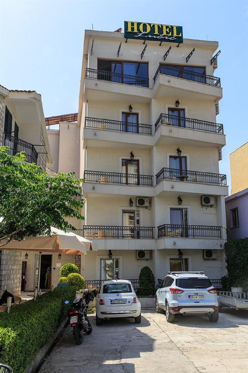 Hotel Lucic Rooms and Apartments