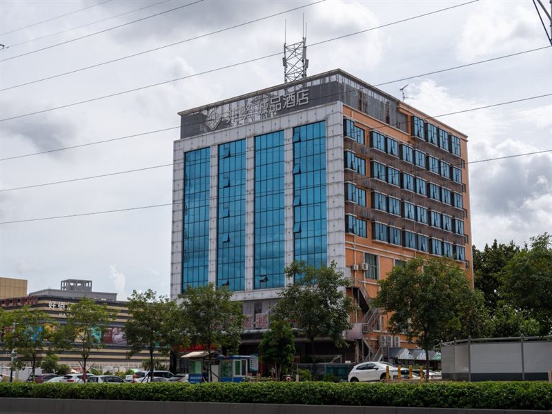 Chonpines Hotel (Shenzhen Gongming Honghuashan Metro Station)