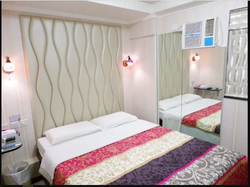 Sunshine Hotel