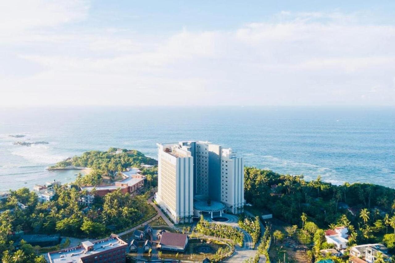 Hotellbilder av Araliya Beach Resort and Spa Unawatuna - nummer 1 av 17