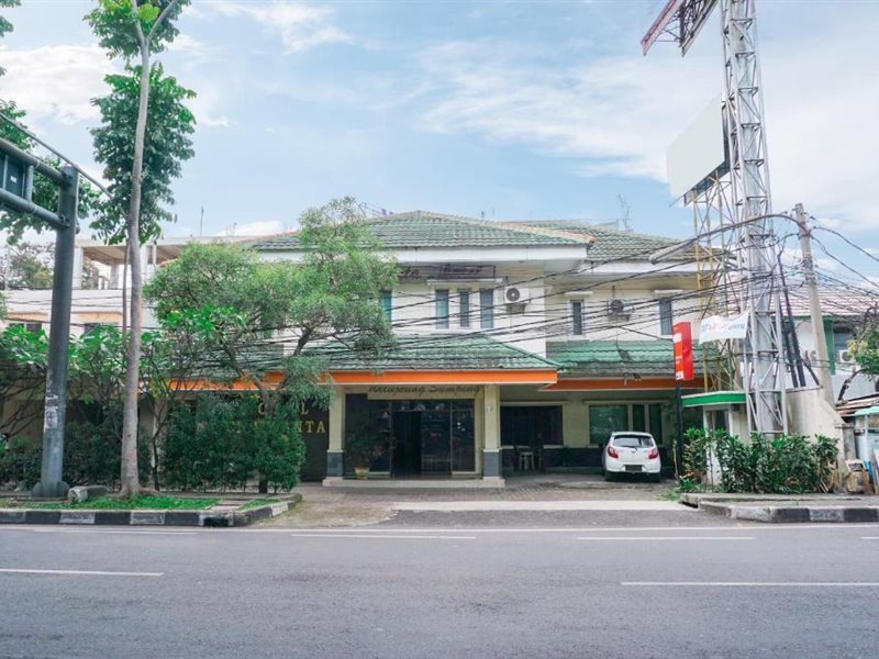 OYO 2085 Chrysanta Near RSUP Hasan Sadikin