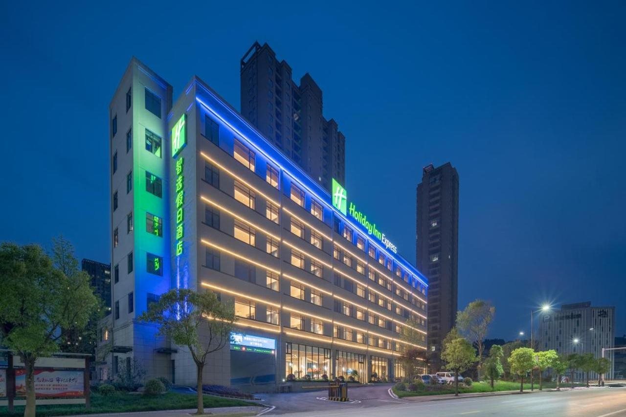 Holiday Inn Express Jingdezhen Ancient Town in Jingdezhen!