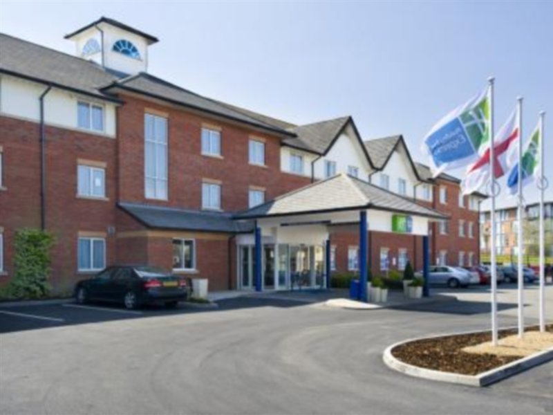 Holiday Inn Express London Gatwick - Crawley in Crawley!