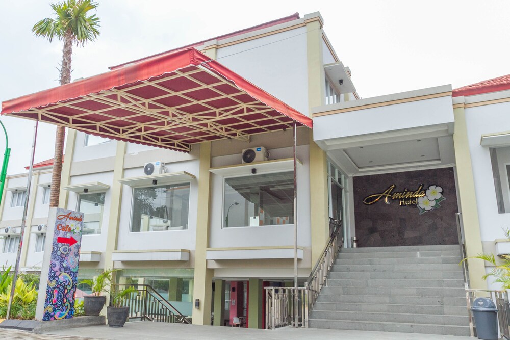 RedDoorz Plus near Jatinangor Town Square 2