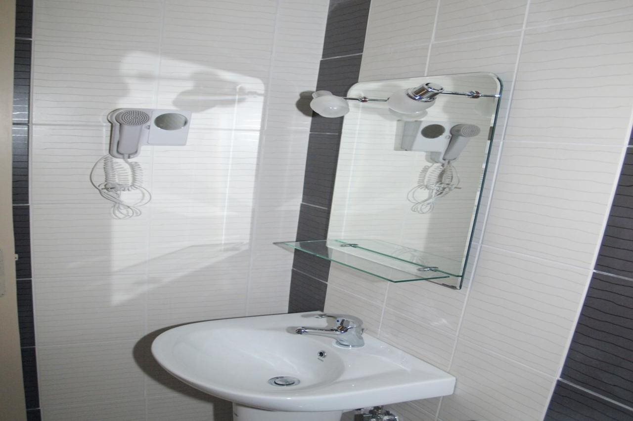Anseli Hotel Apartments And Studios