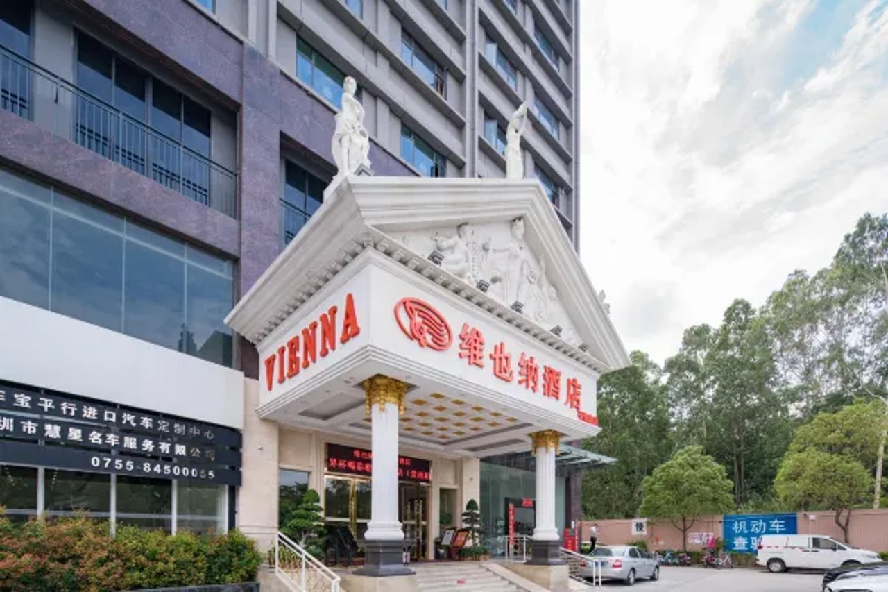 Vienna Hotel (Shenzhen Dayun Center Ainan Road)