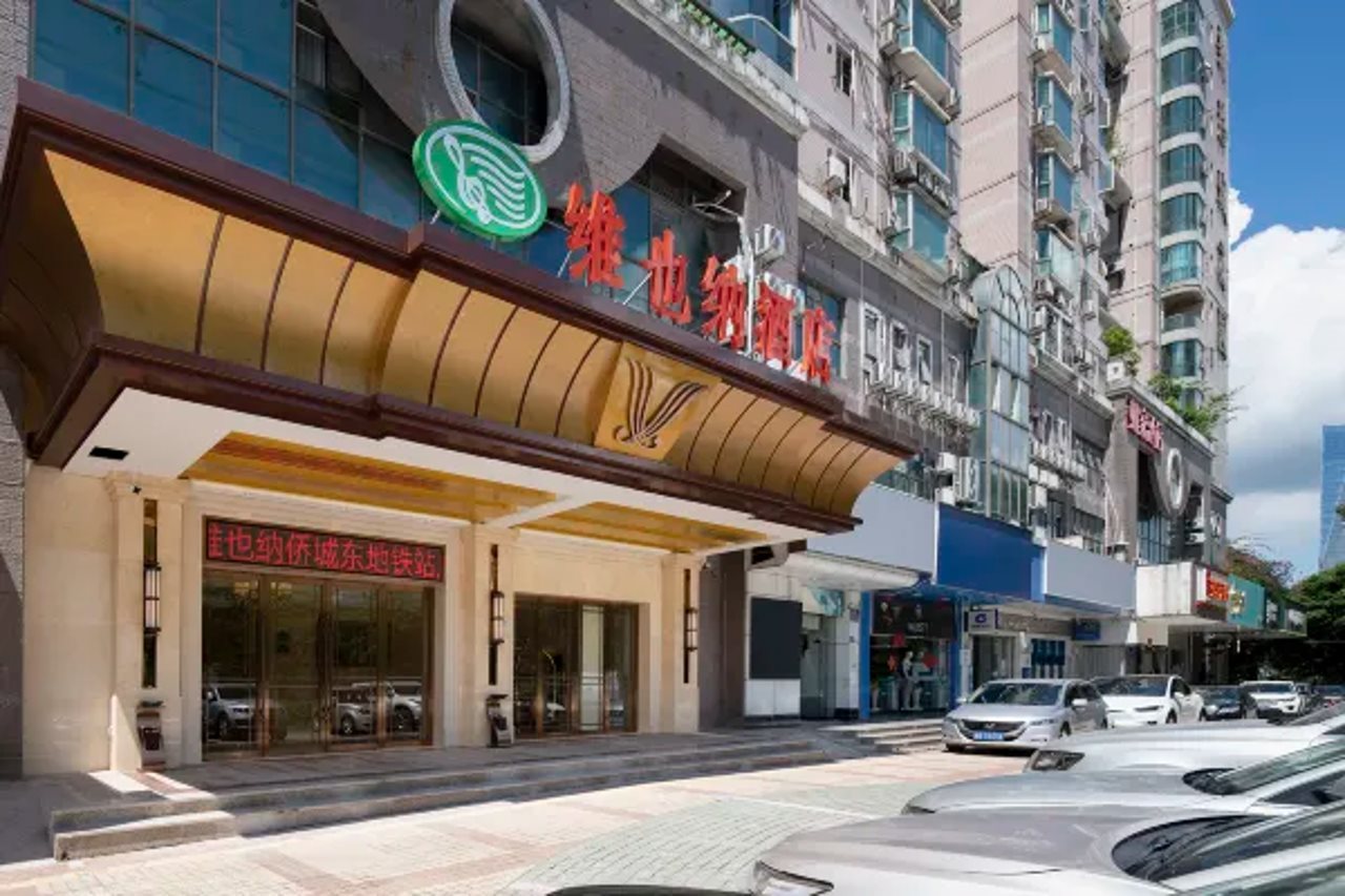 Vienna Hotel (Shenzhen Window of the World, Qiaocheng East Metro Station)