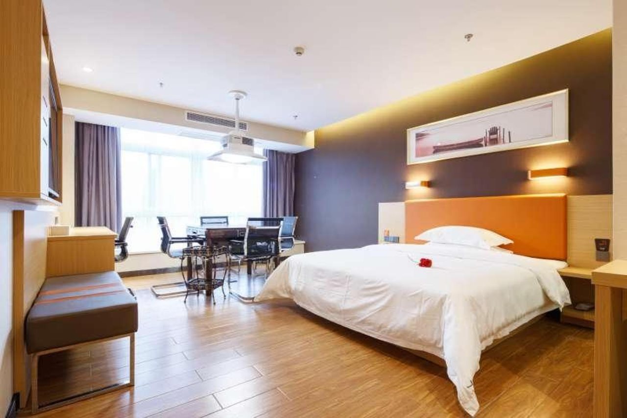 7 Days Premium (Chongqing Liangping People's Square Center)