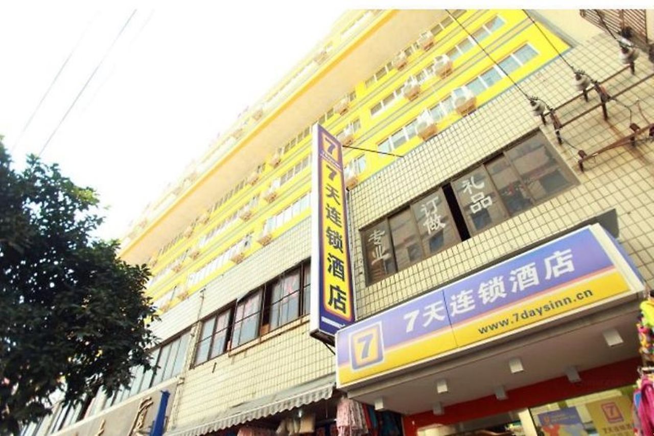 7 Days Inn Chengdu North Railway Train Station Square Branch