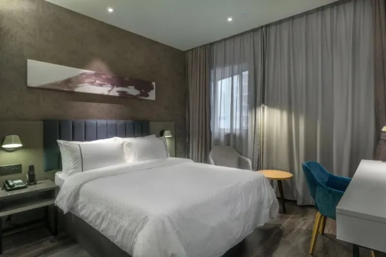 Ease Hotel (Shanghai Stadium Wanping South Road)