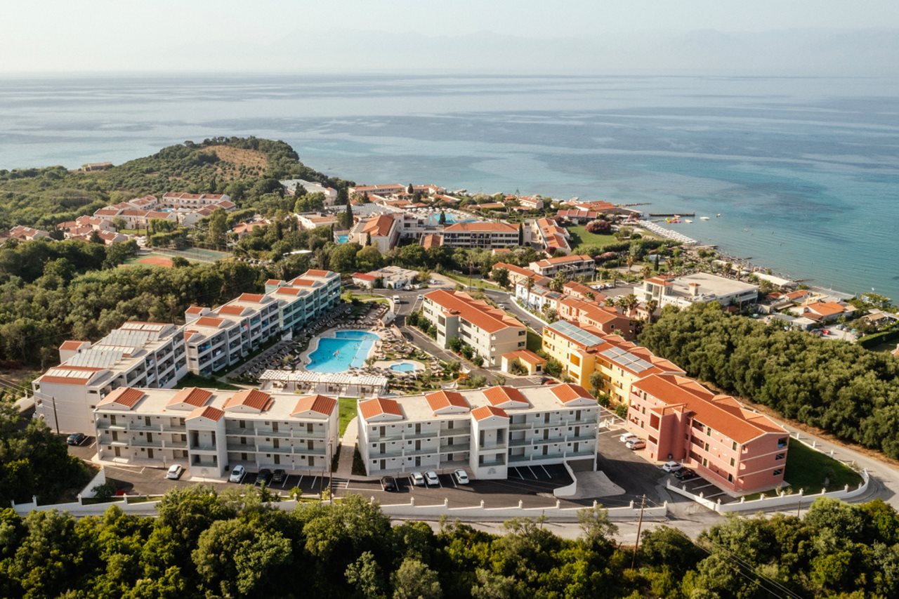 Robolla Beach Aparthotel