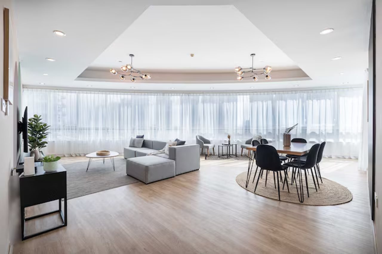 OYO 1318 HOME HT DUBAI MARINA BIG LAYOUT 4 BHK