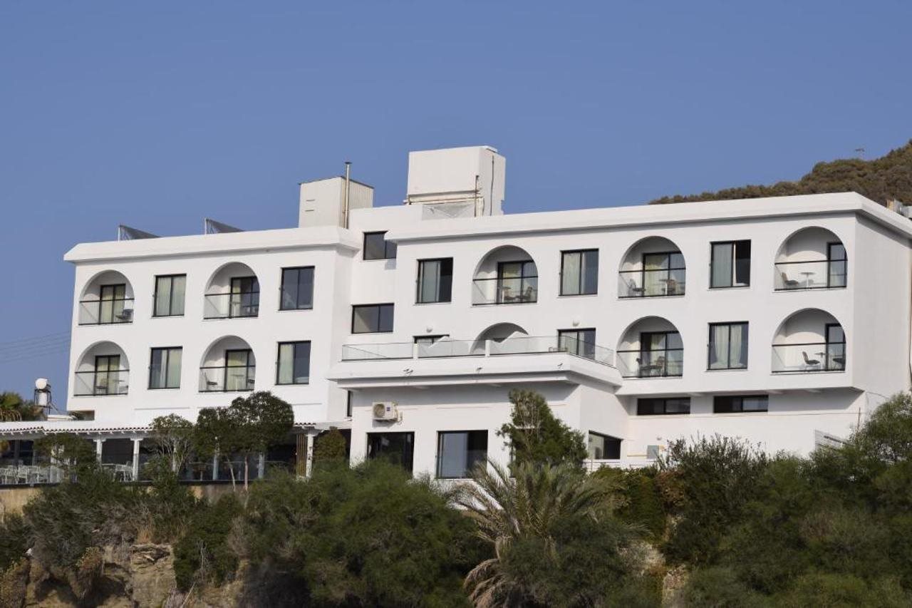 E.J Pyrgos Bay Hotel