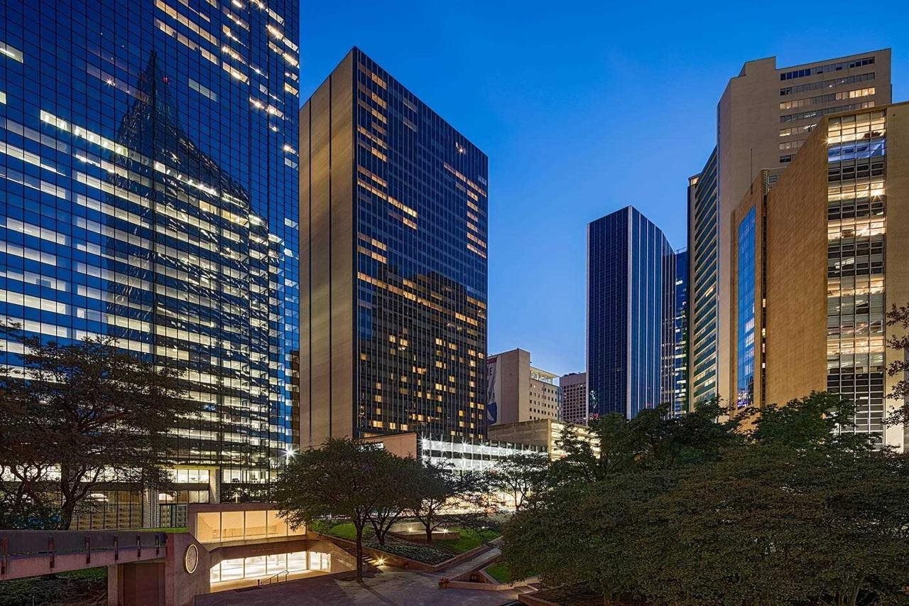 Cozysuites At The LTV Tower