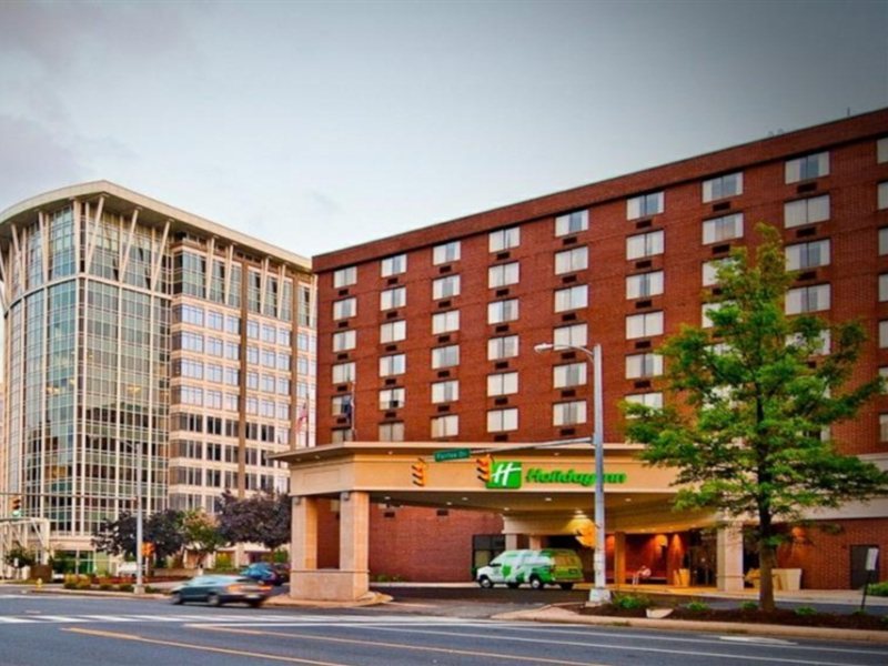 Holiday Inn Arlington in Arlington!