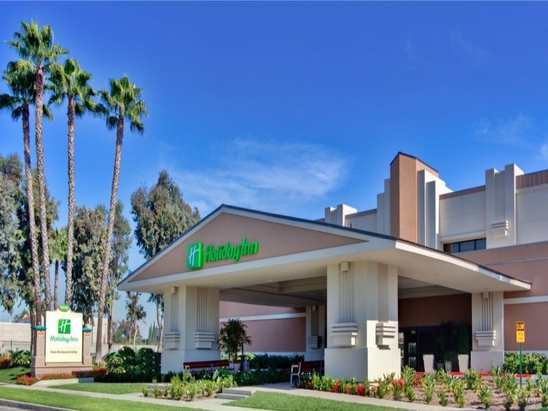 Holiday Inn Hotel And Suites Anaheim (1 Blk/disneyland) in Garden Grove!