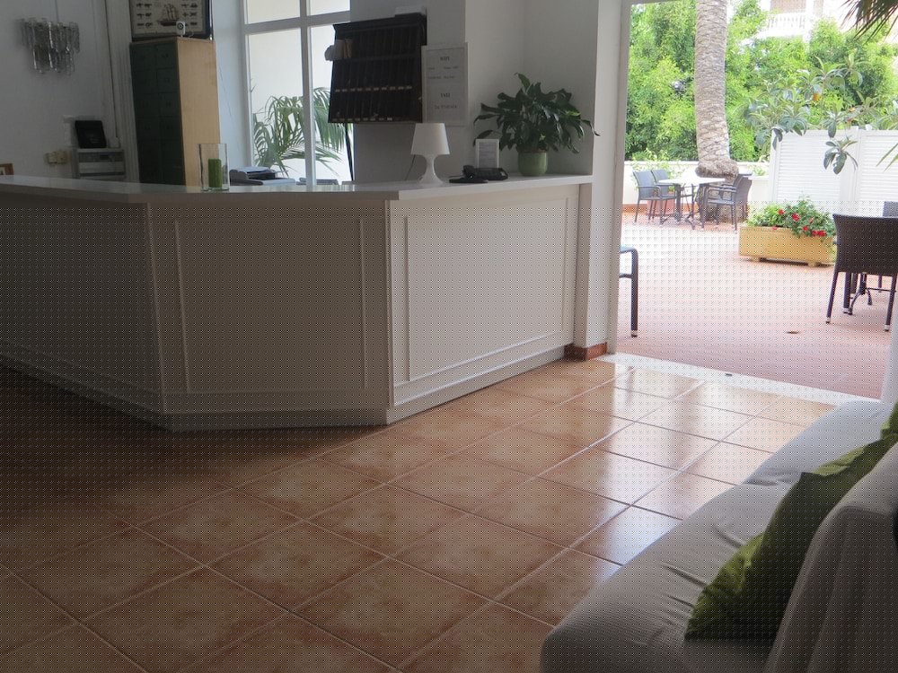Lis Hotel