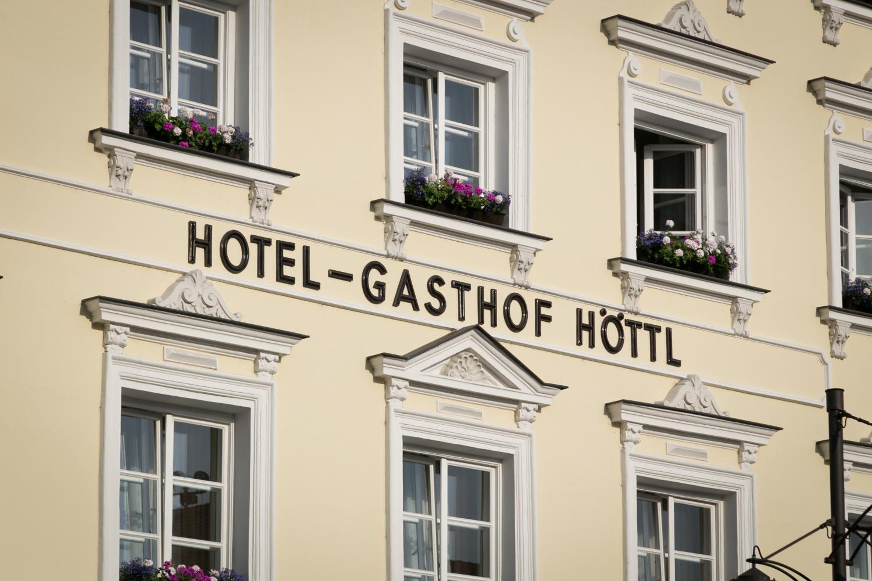 Hotel-Gasthof Höttl