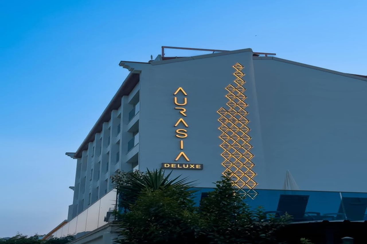 Aurasia Deluxe Hotel