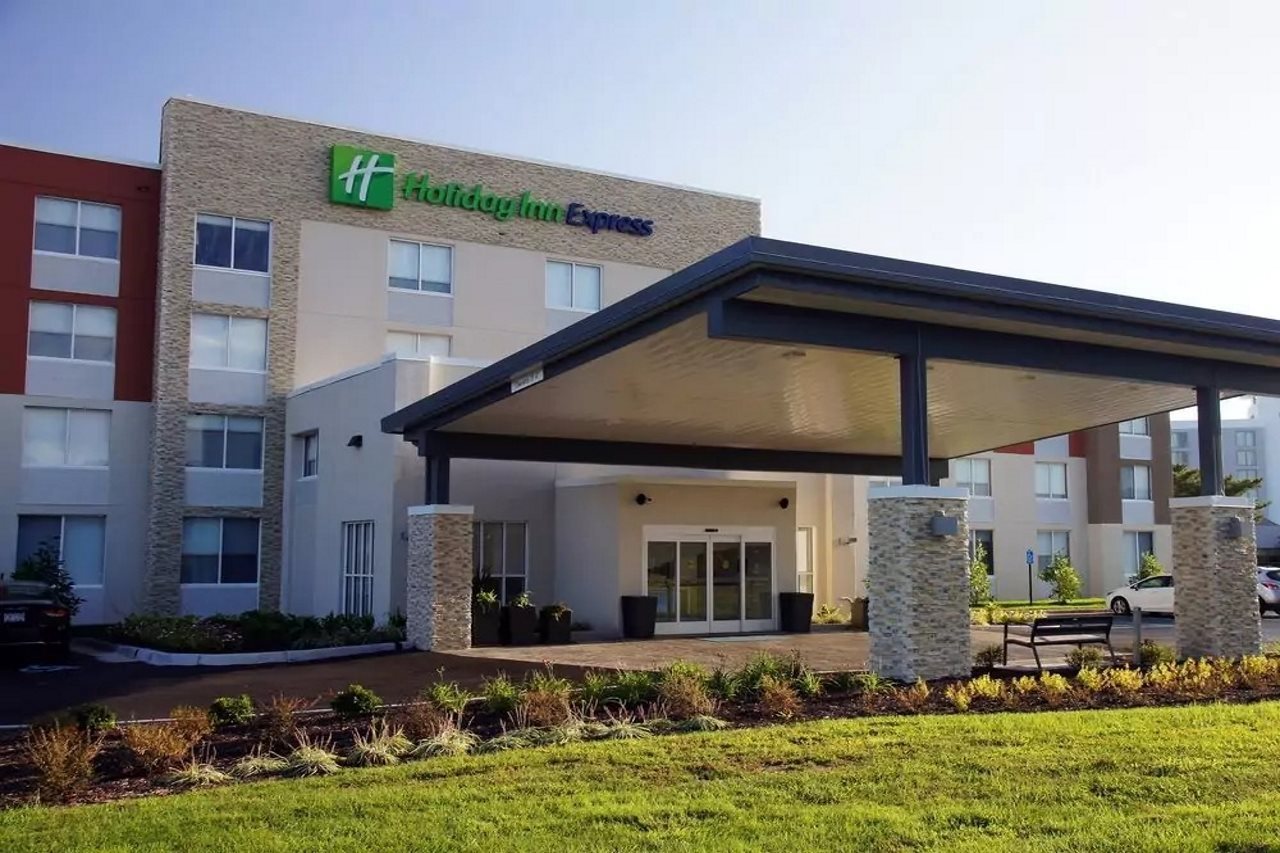 Holiday Inn Express Chesapeake Norfolk (ex Studios and Suites 4 Less) in Virginia Beach!