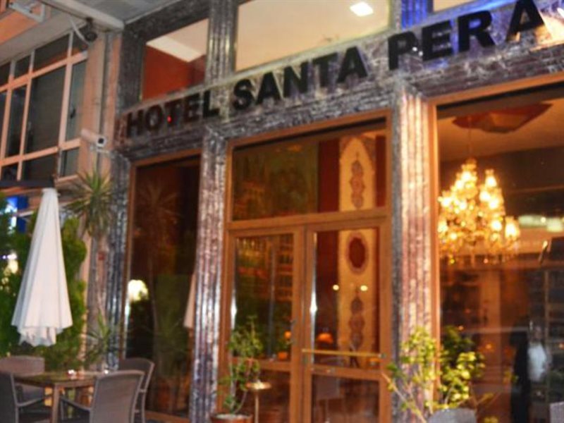 Santa Pera Hotel