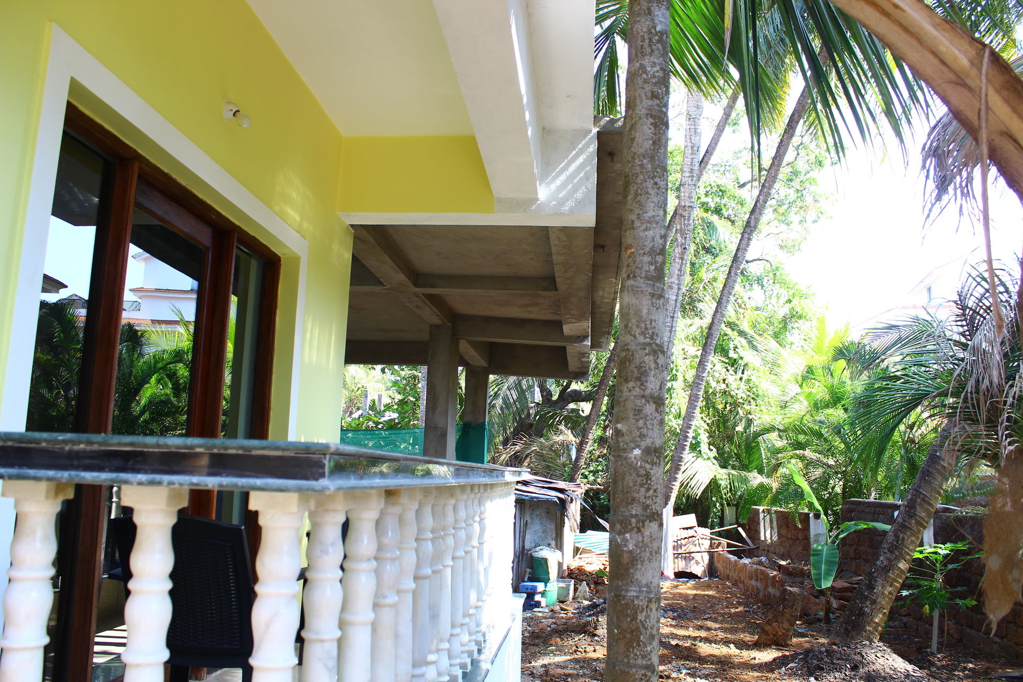 Side Image 1