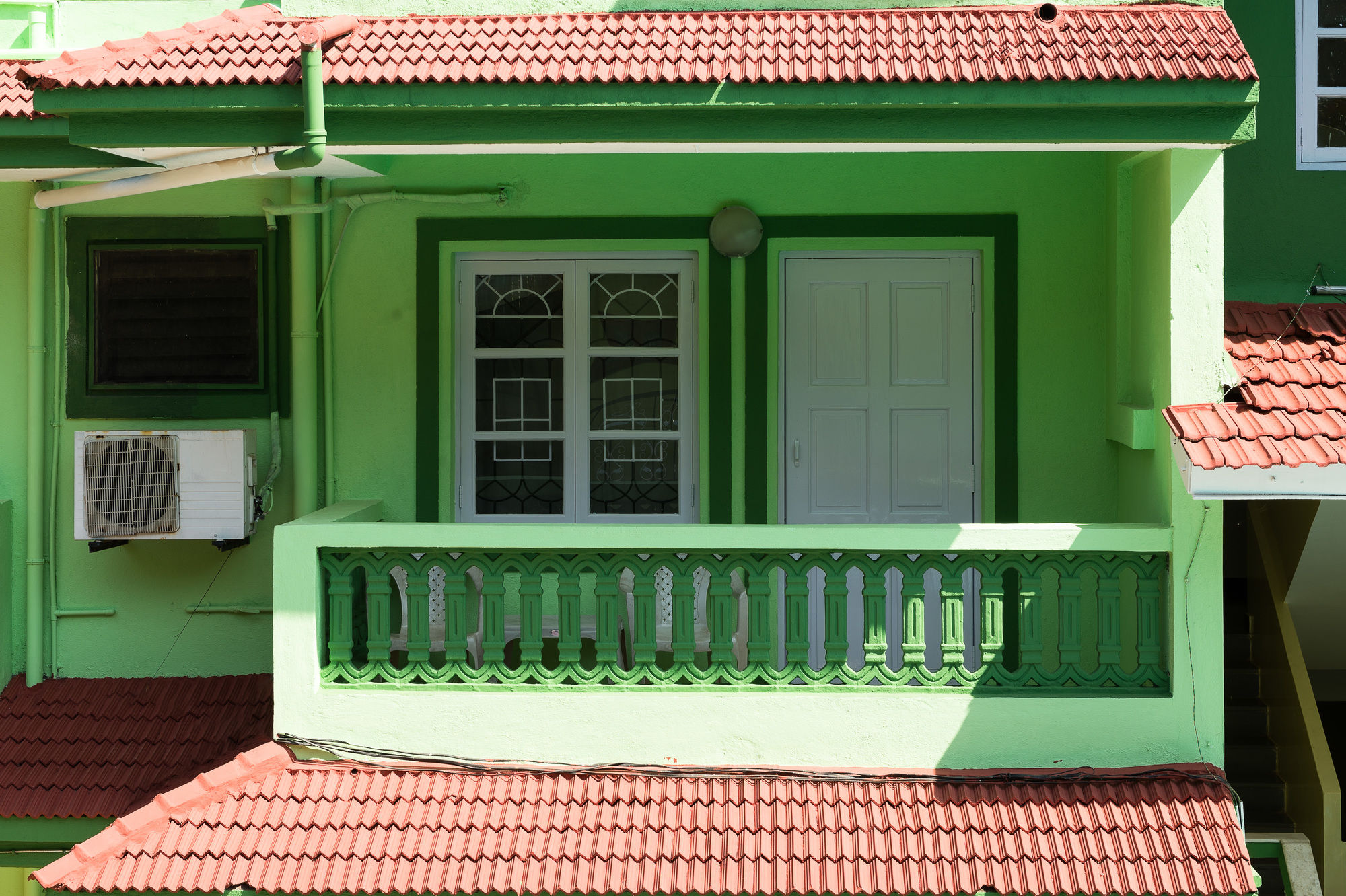 Side Image 1