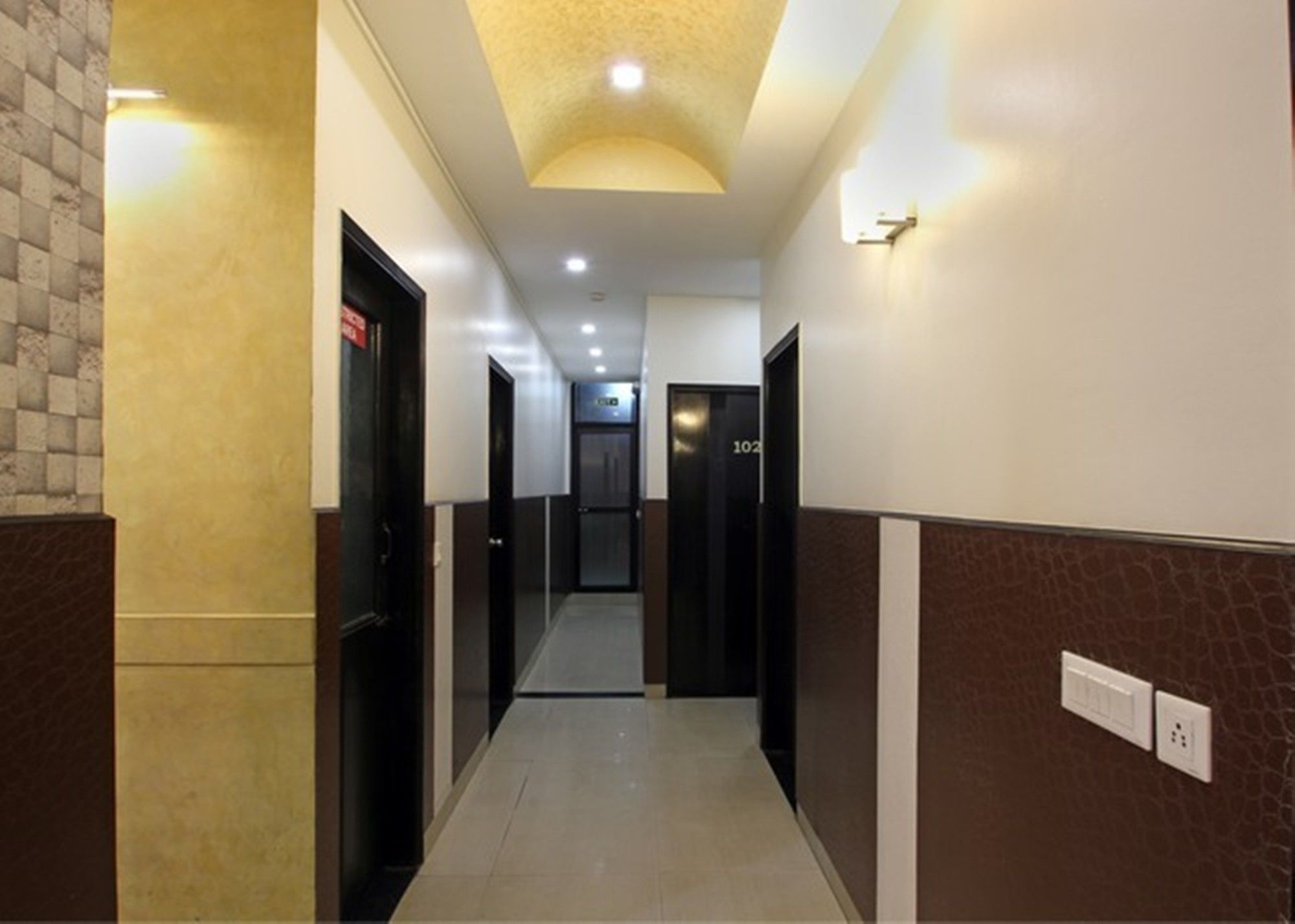 Side Image 2