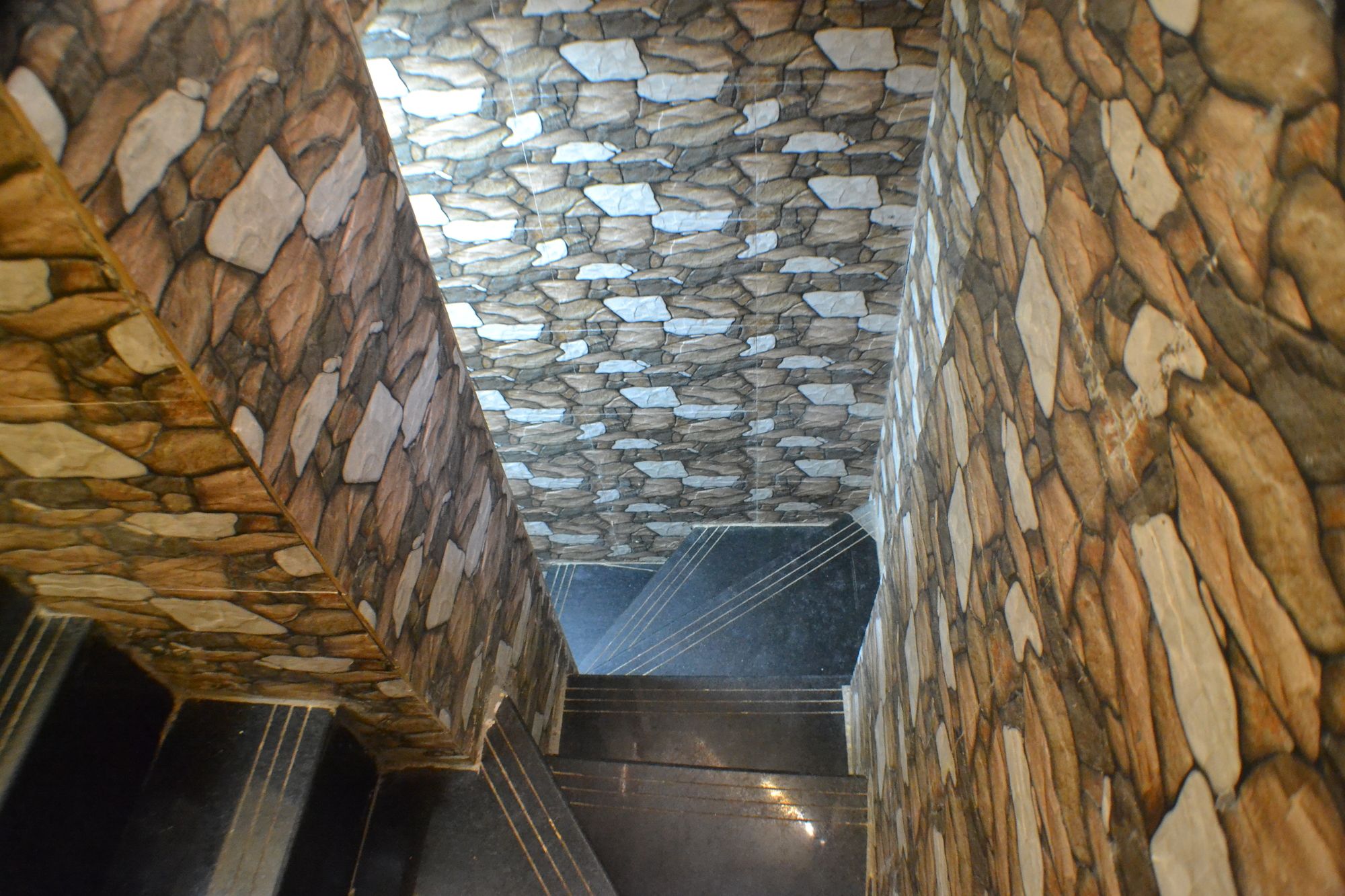 Side Image 2