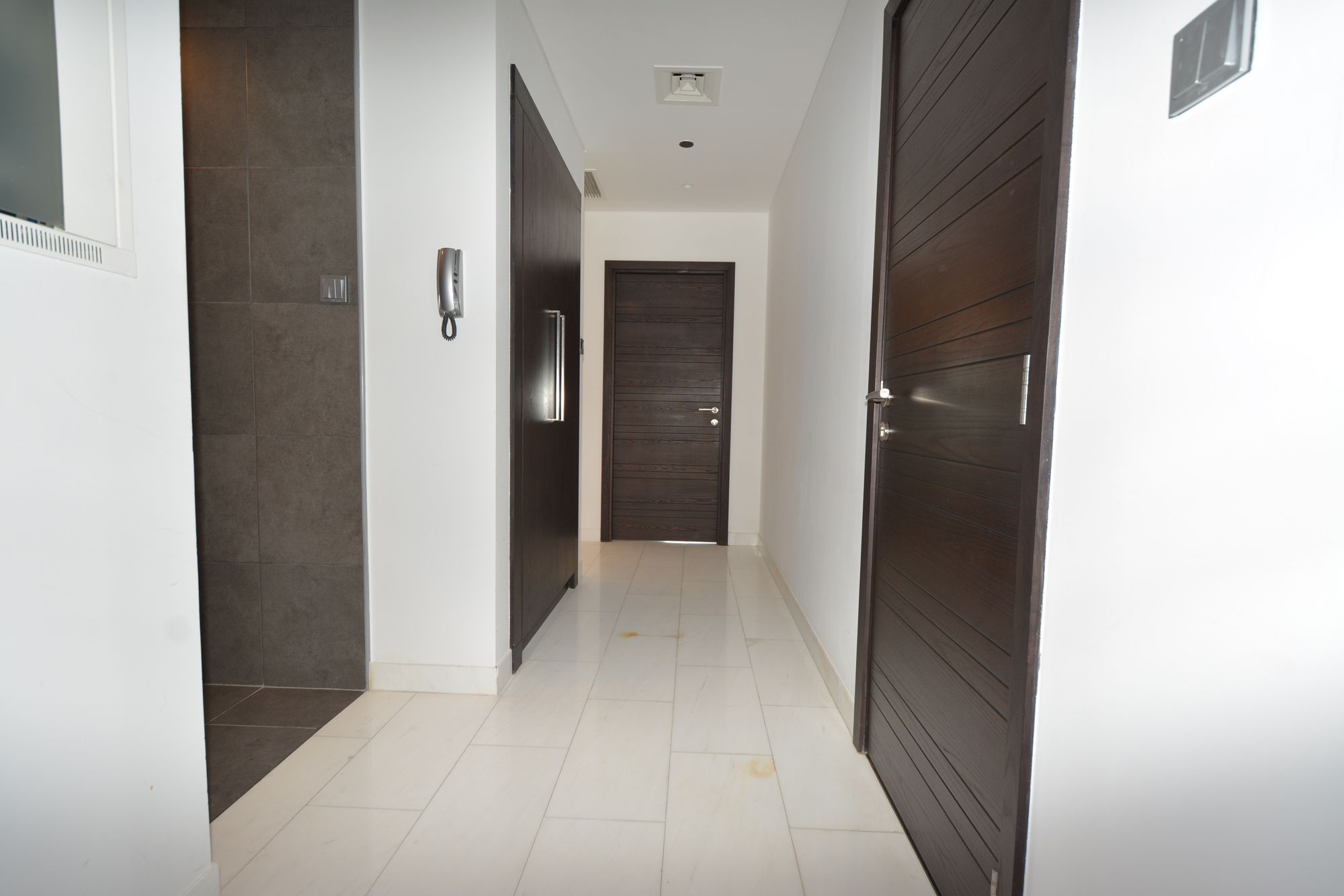 Cayan Tower by Deluxe Holiday Homes