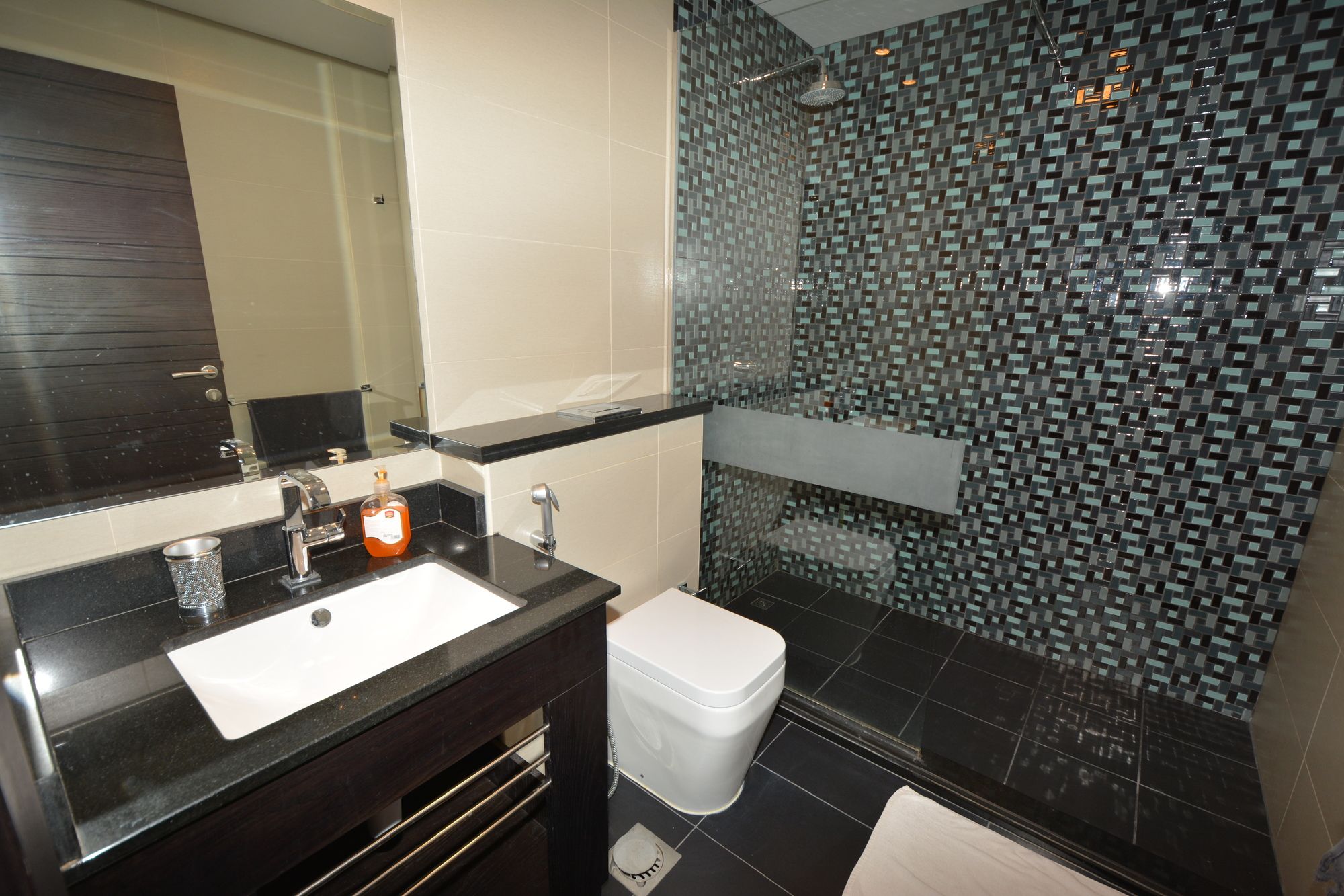 Cayan Tower by Deluxe Holiday Homes