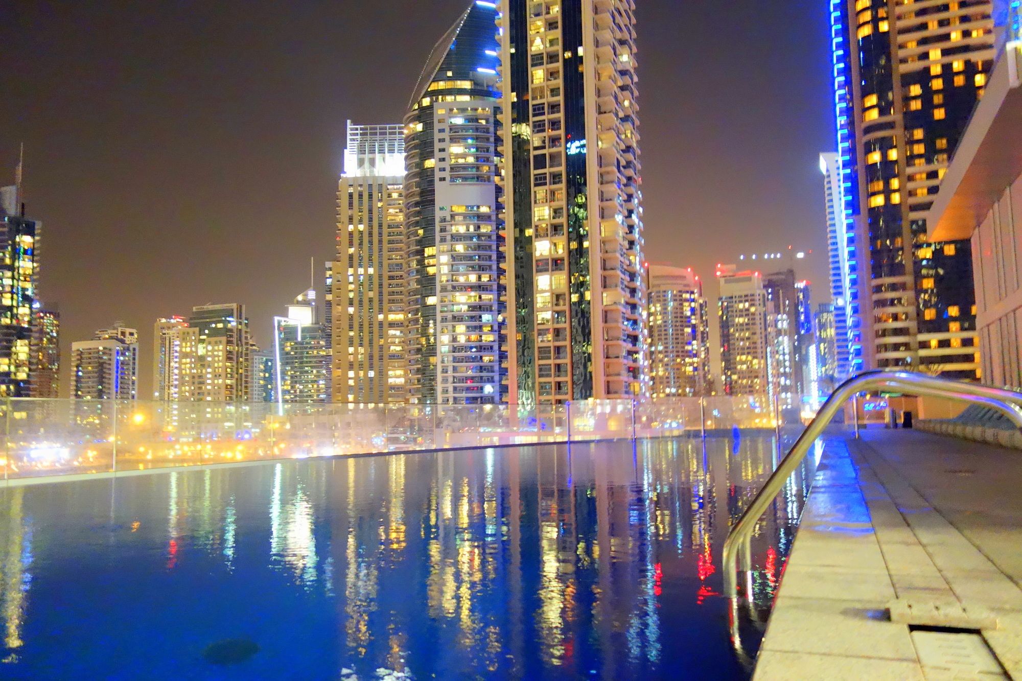 Cayan Tower by Deluxe Holiday Homes