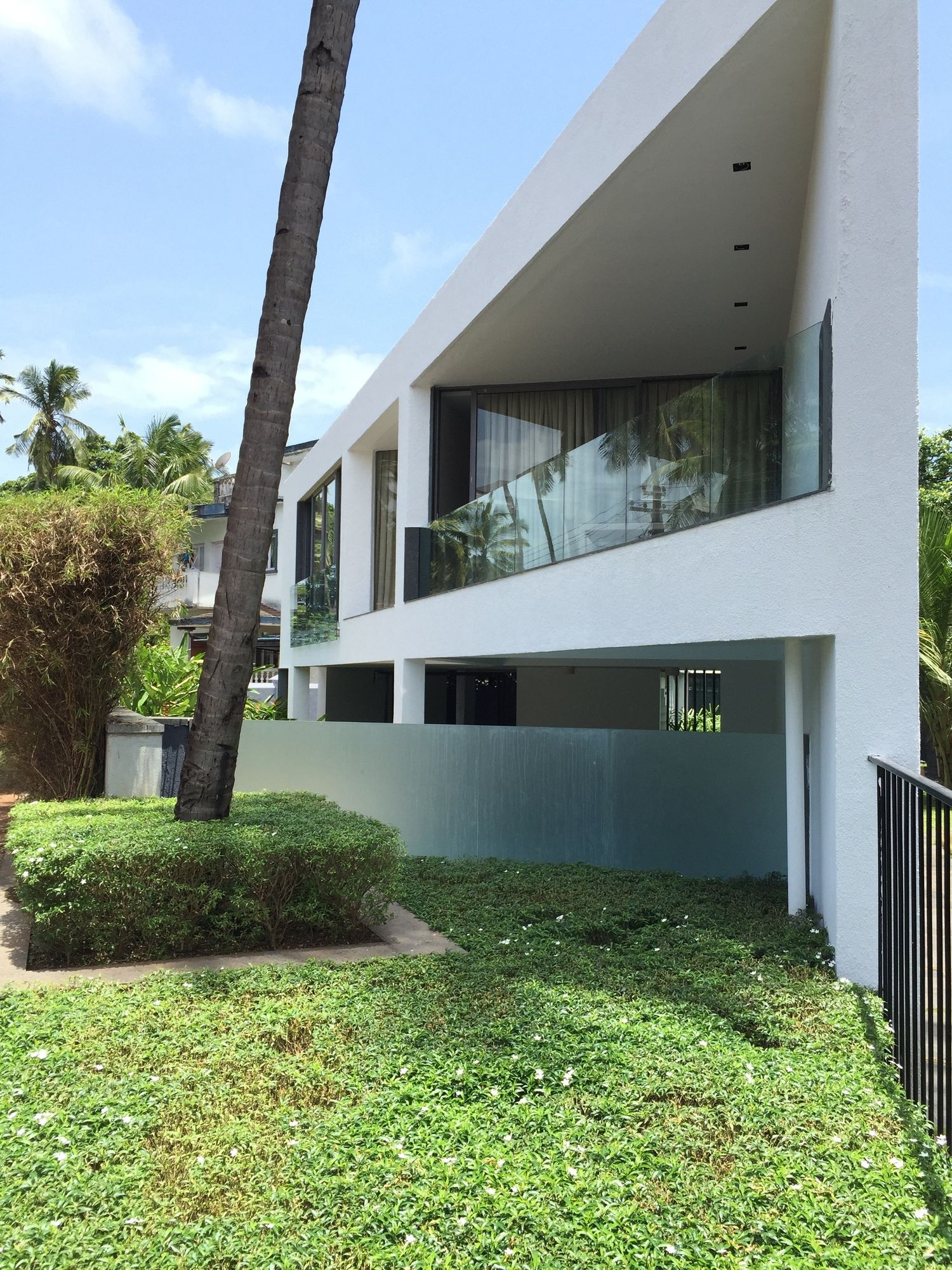 Side Image 2