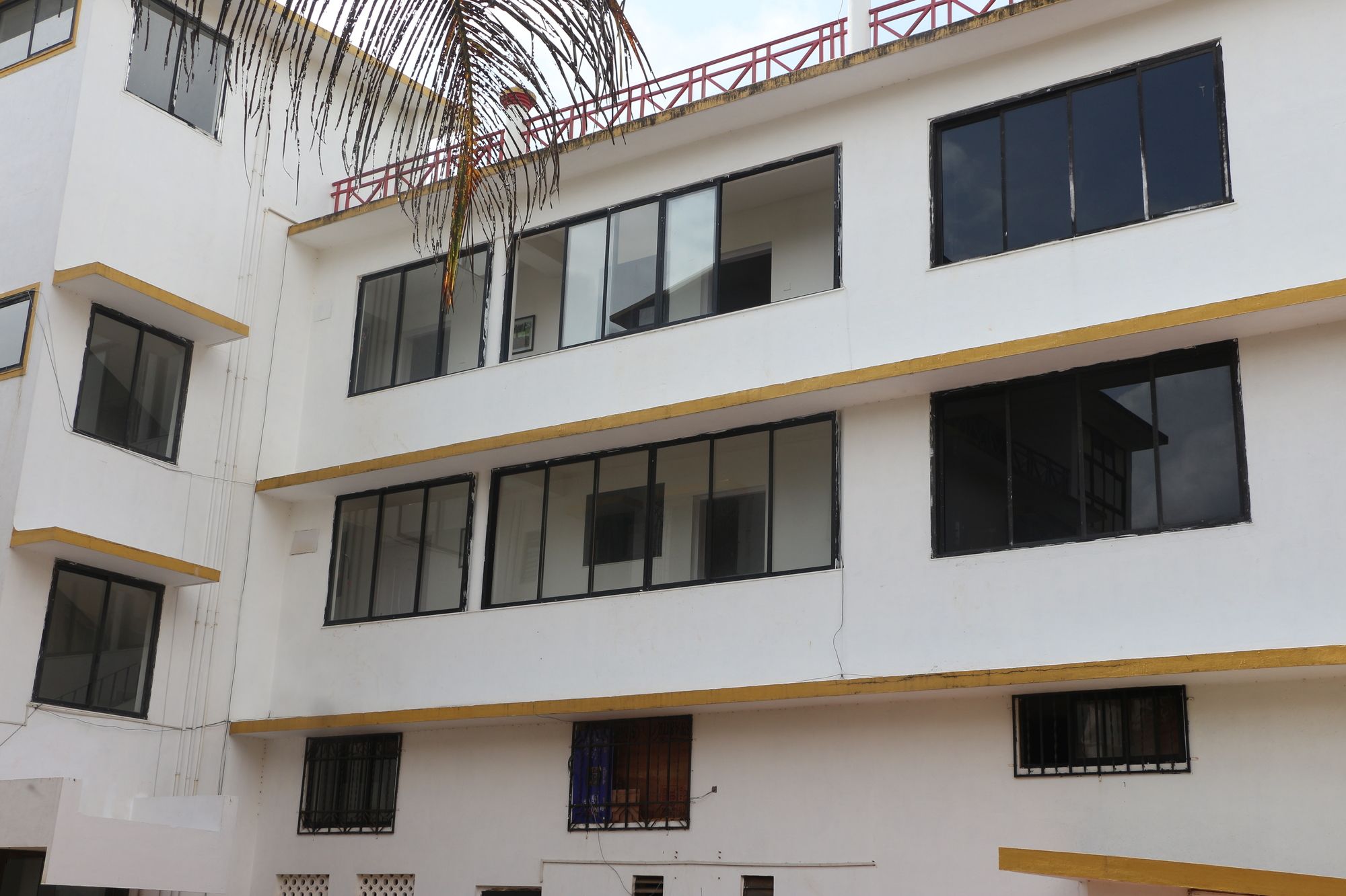 Side Image 2