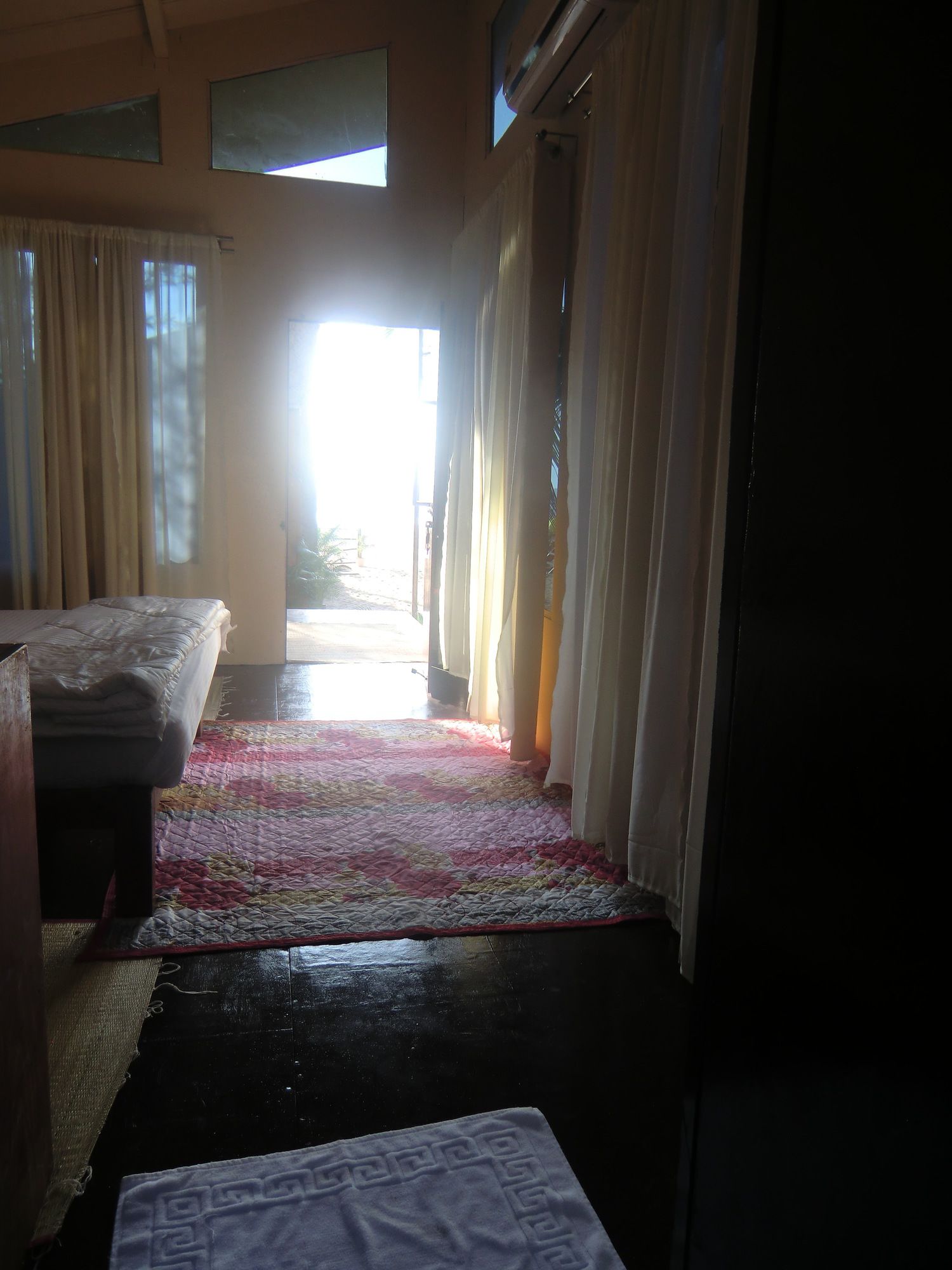 Side Image 1