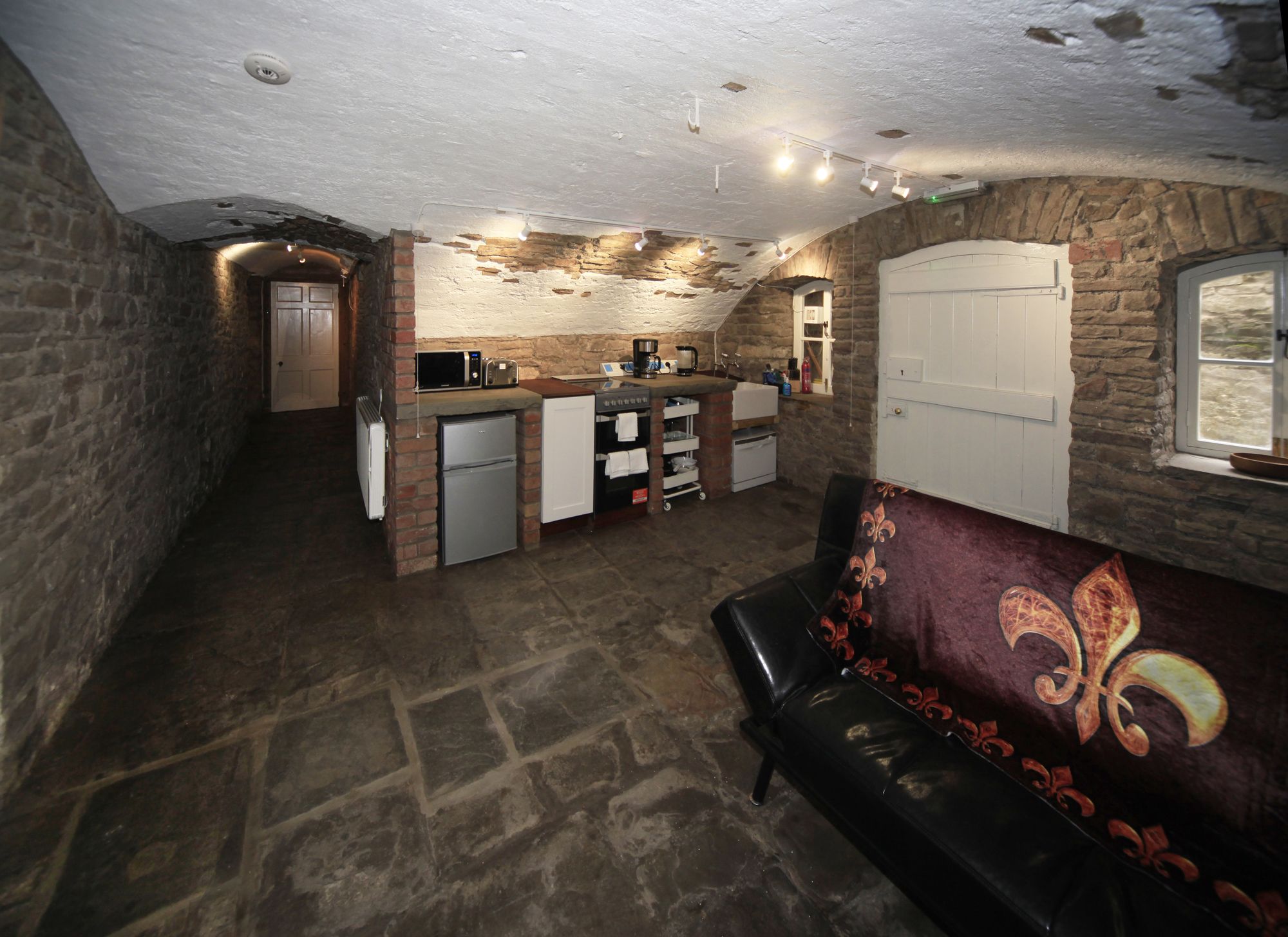 THE PRIORY CELLARS ABBOTS LEIGH