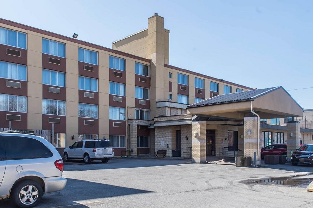 Ramada Plaza Montreal (ex Quality Hotel Midtown) in Laval!