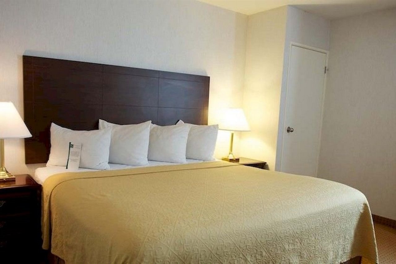 Holiday Inn Express & Suites Toronto Airport West (ex Star Express Inn and Suites) in Toronto!