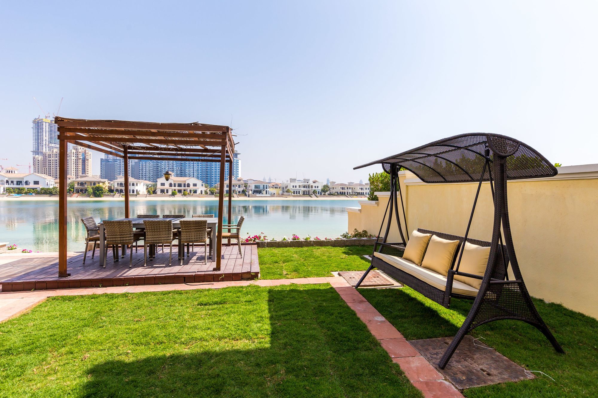4 Bedroom Garden Villa at Frond O by Deluxe Holiday Homes