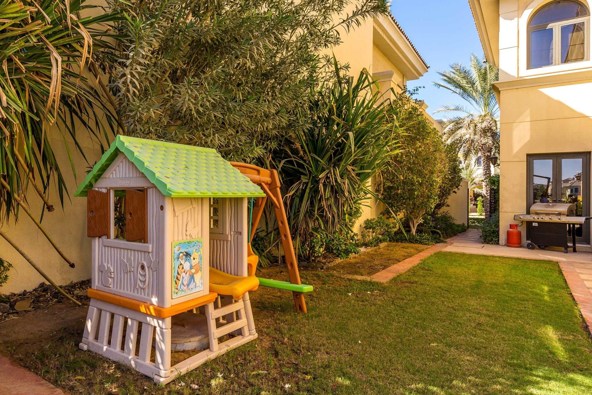 5 Bedroom Garden Villa at Frond E by Deluxe Holiday Homes