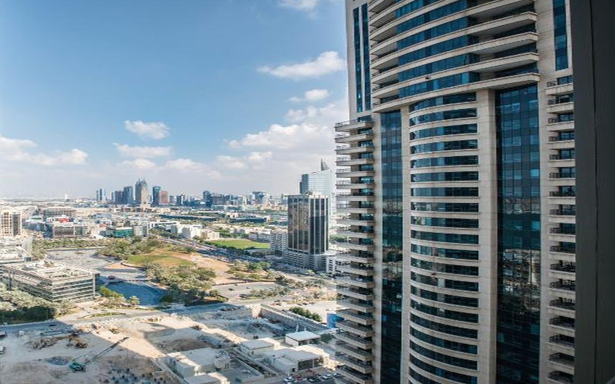 Dubai huge terrace Penthouse with pool