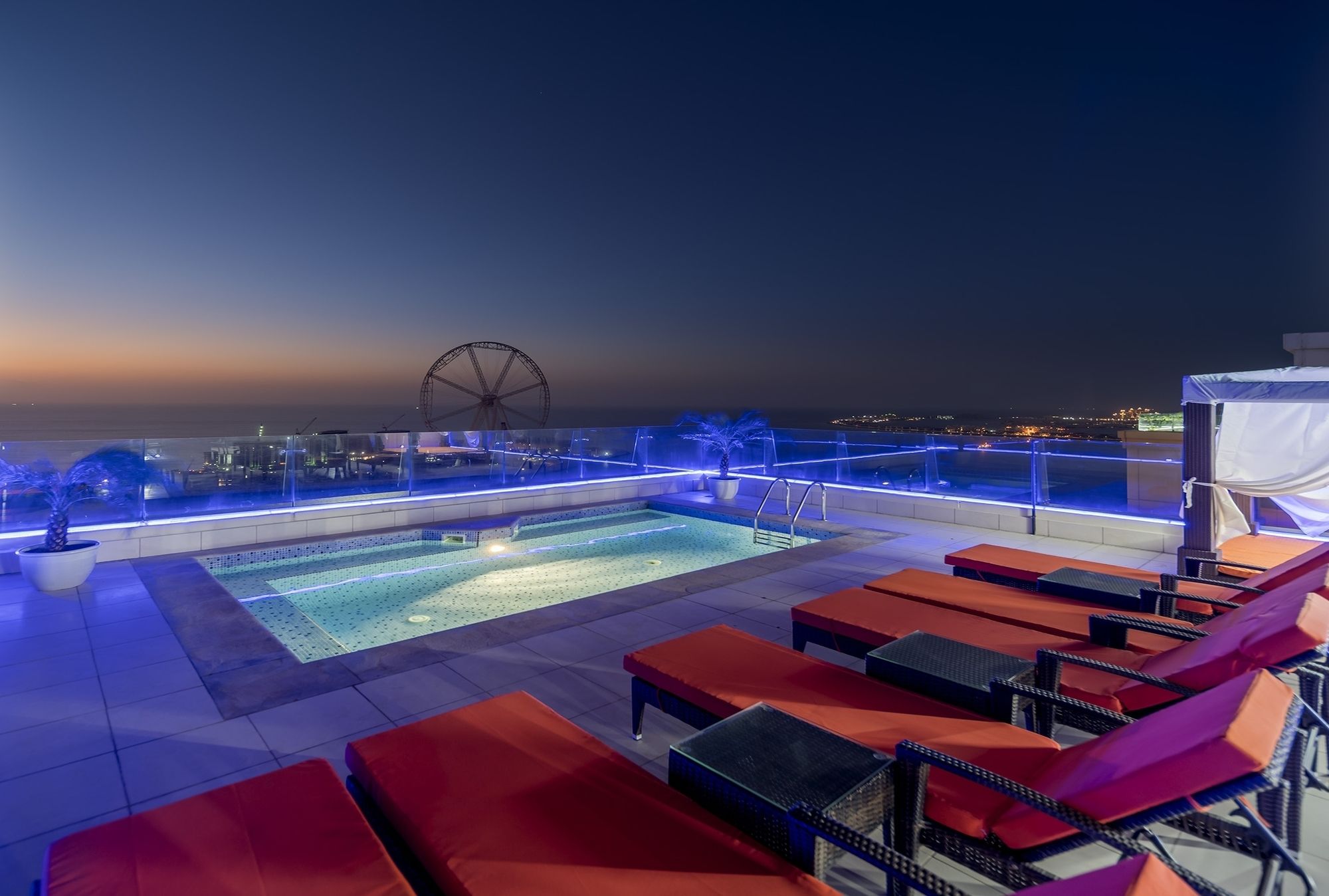 Dubai huge terrace Penthouse with pool