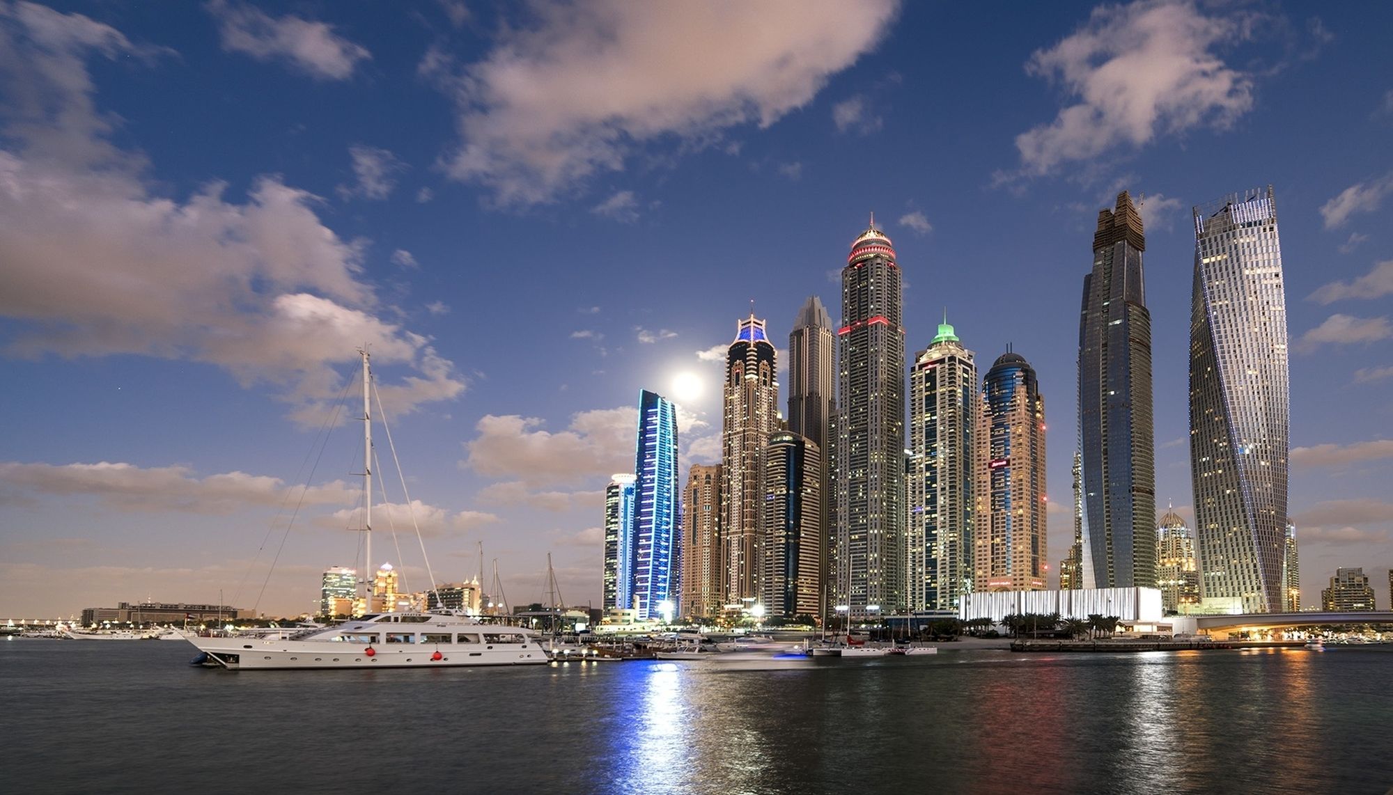 Dubai huge terrace Penthouse with pool