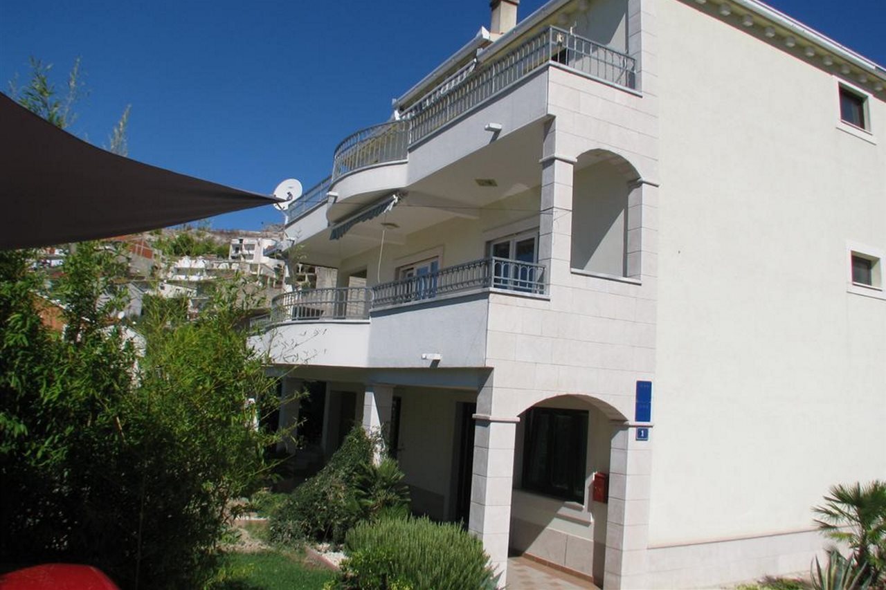 Apartments Miljak