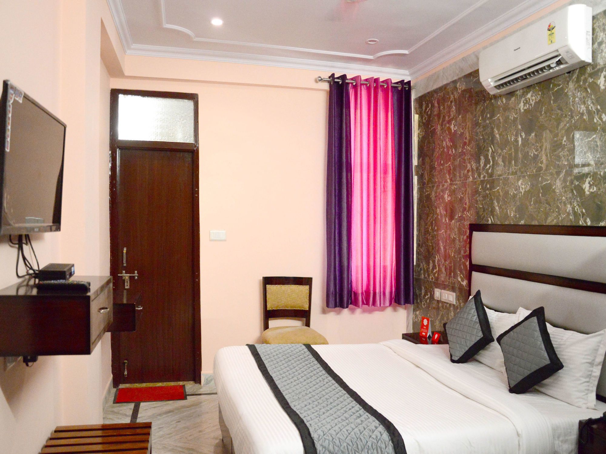 OYO 12849 Hotel Akshay