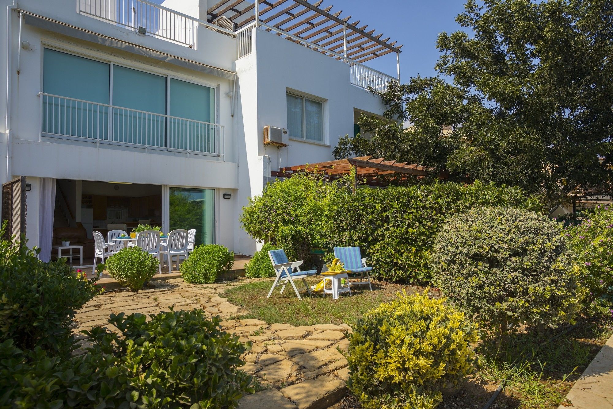 Sirina Lina Beachfront Suite
